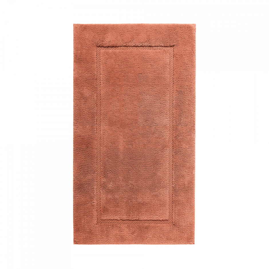 Gray Graccioza Egoist bath rug measuring 28x47 inches with plush texture, suitable for bathroom decor.