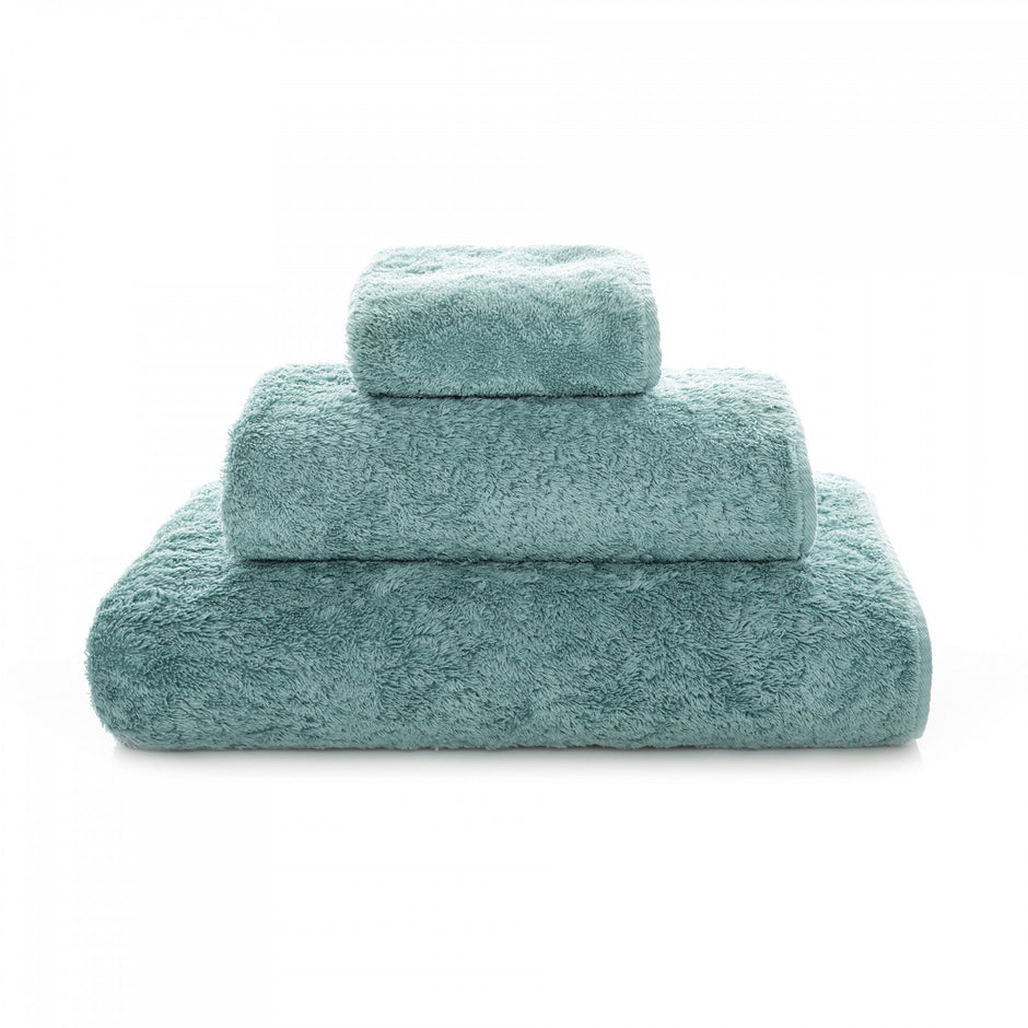 Luxurious Graccioza Egoist hand towel in soft white fabric, featuring a textured pattern and plush finish.