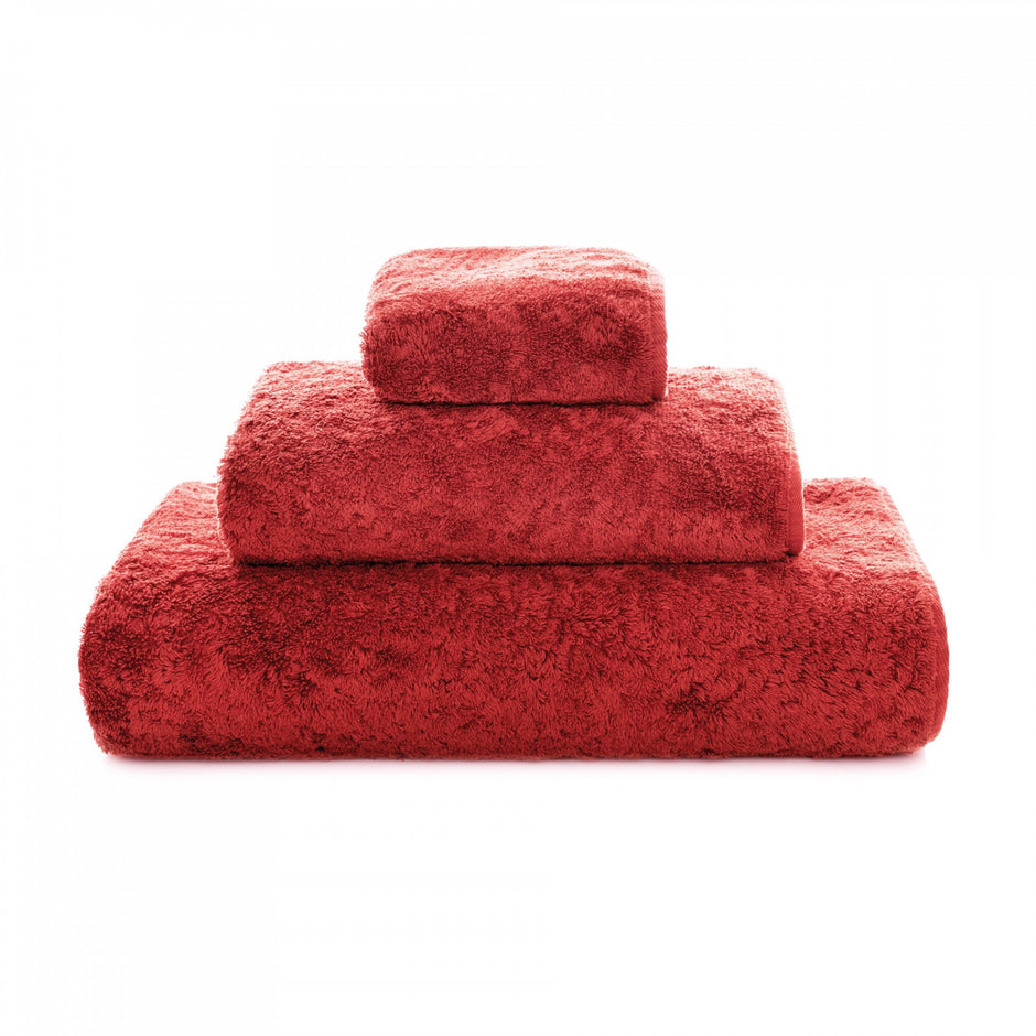 Soft white Graccioza Egoist hand towel with textured woven design, displayed folded on a neutral surface.