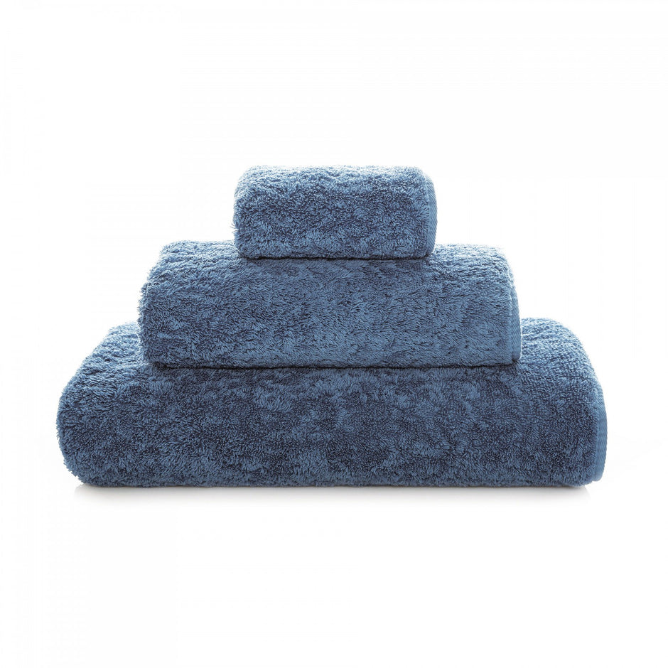 Graccioza Egoist hand towel in soft, plush fabric with elegant design, perfect for bathroom or guest use