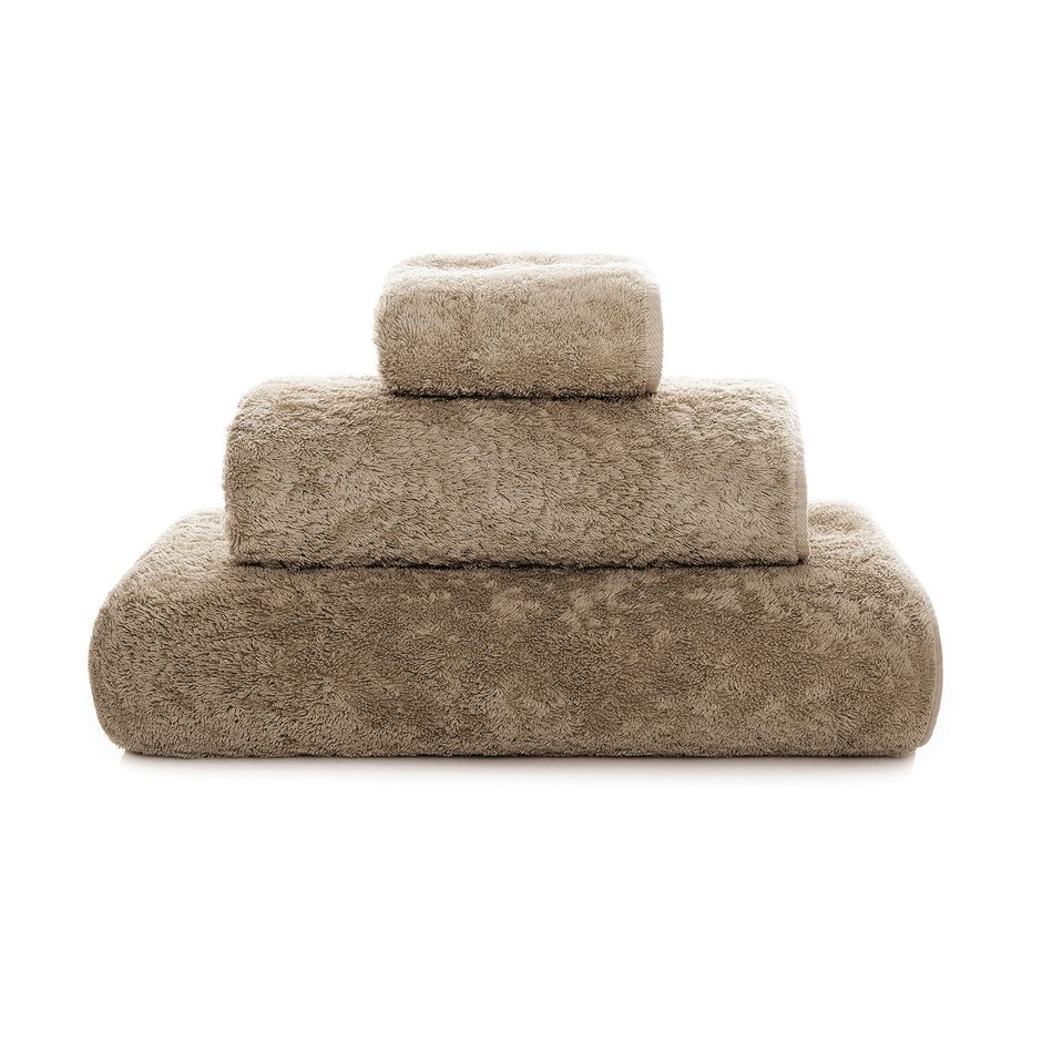 Graccioza Egoist hand towel with soft, plush fabric and stylish design, perfect for bathroom or guest hand drying.