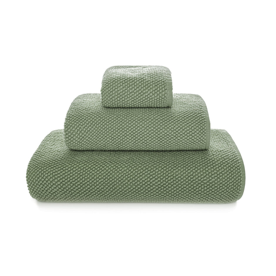 Gray Graccioza Pearls bath towel with soft, plush texture and elegant design, perfect for luxurious bathroom use.