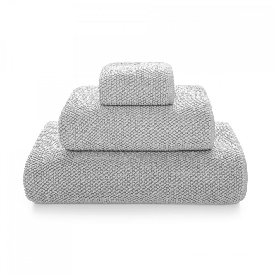 Graccioza Pearls bath towel in fog color, soft and plush with a luxurious textured design for bathroom use.