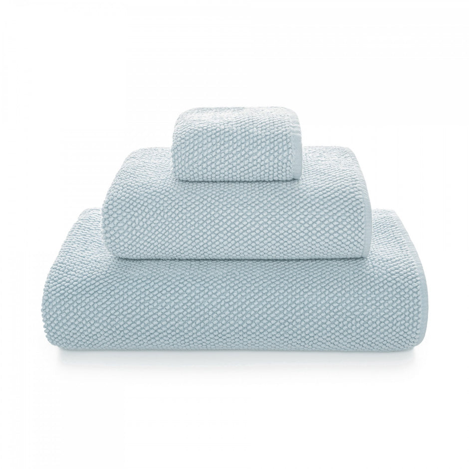 Graccioza Pearls bath towel in soft fog color, showing plush, textured fabric and elegant design for luxurious bathroom use.