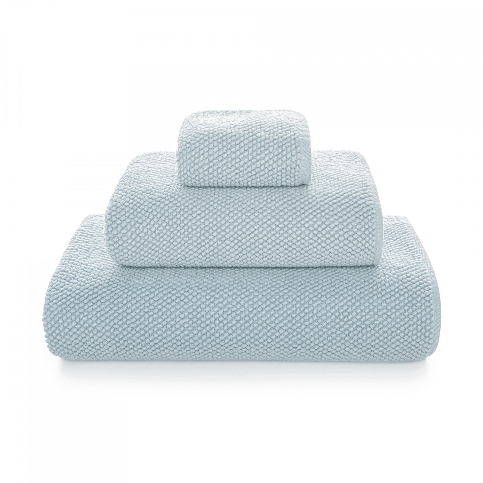 Graccioza Pearls bath towel in soft fog color, showing plush, textured fabric and elegant design for luxurious bathroom use.