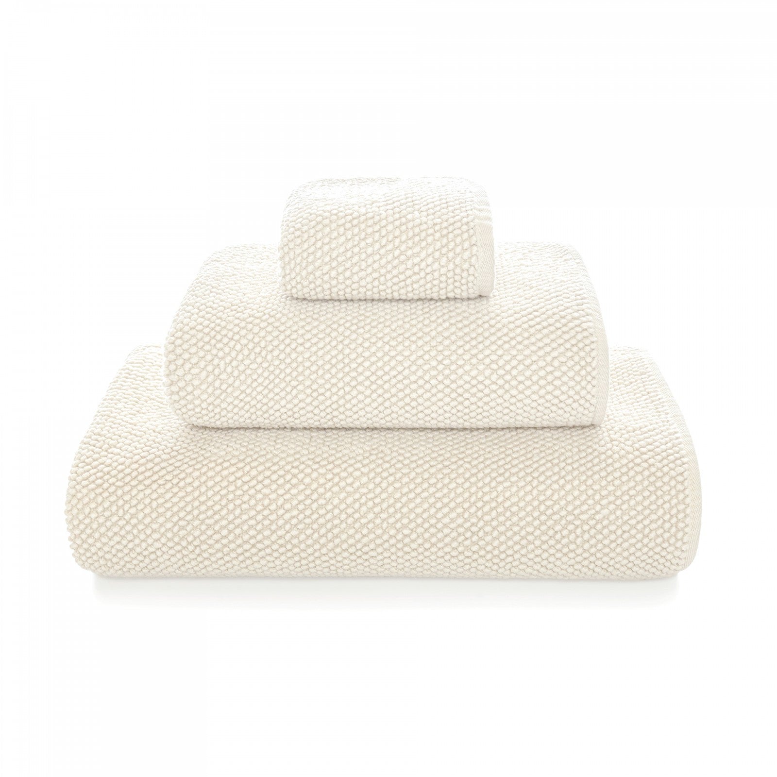 Soft Graccioza Pearls bath towel in a fog color, showing its plush texture and elegant design for luxurious bathroom comfort.