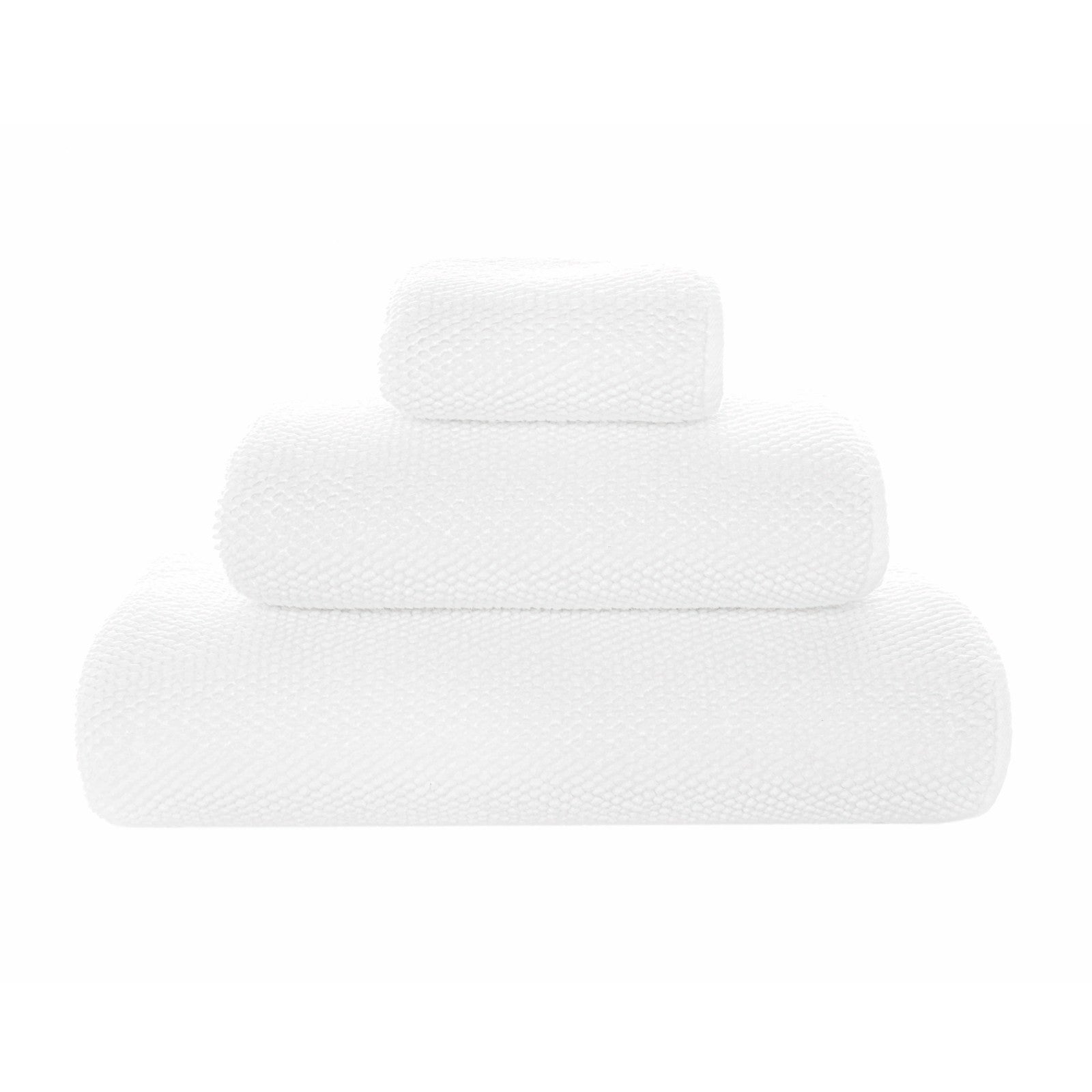 Graccioza Pearls bath towel featuring soft, plush fabric with a luxurious pearl-inspired design, ideal for drying after bathing.