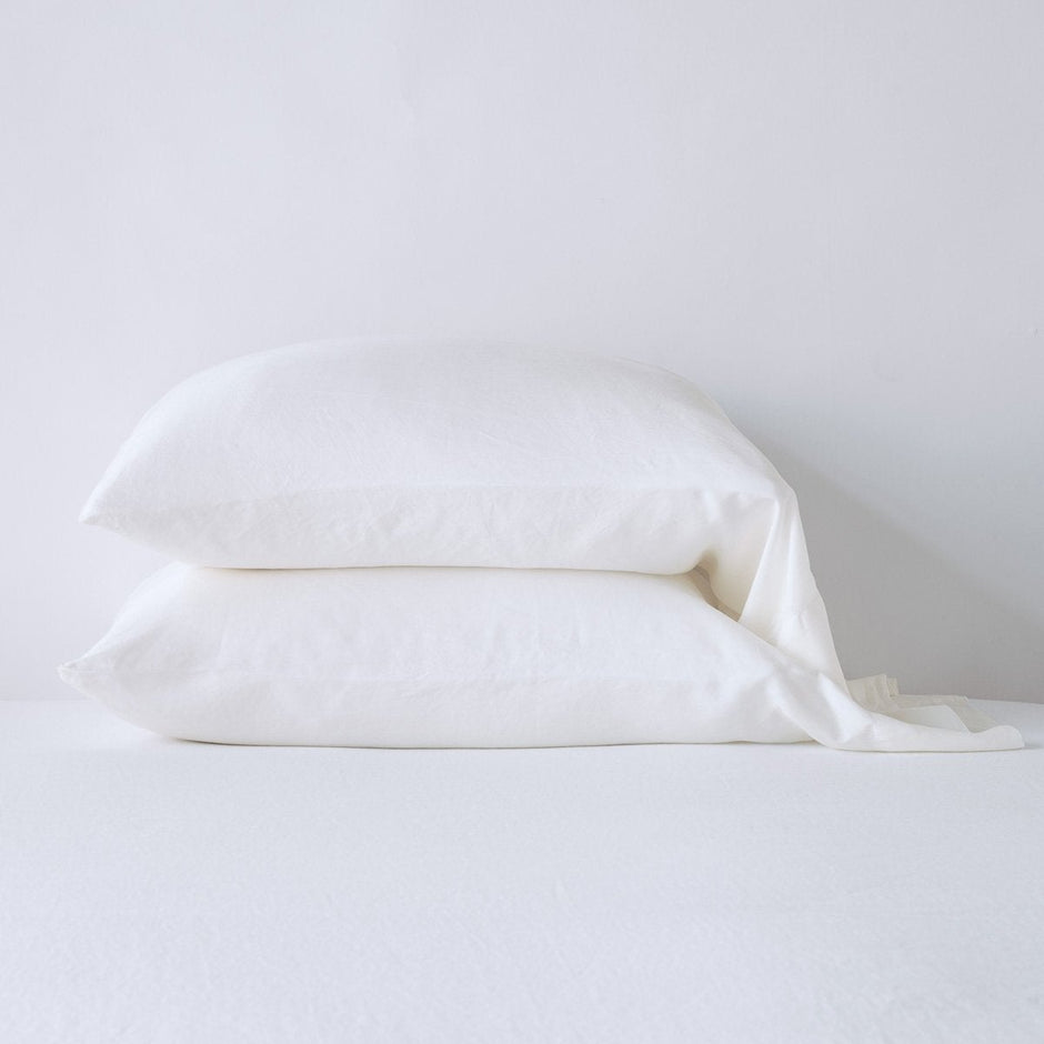 Winter white Bella Notte Madera Luxe pillowcase in standard size, soft fabric with elegant design and smooth texture.
