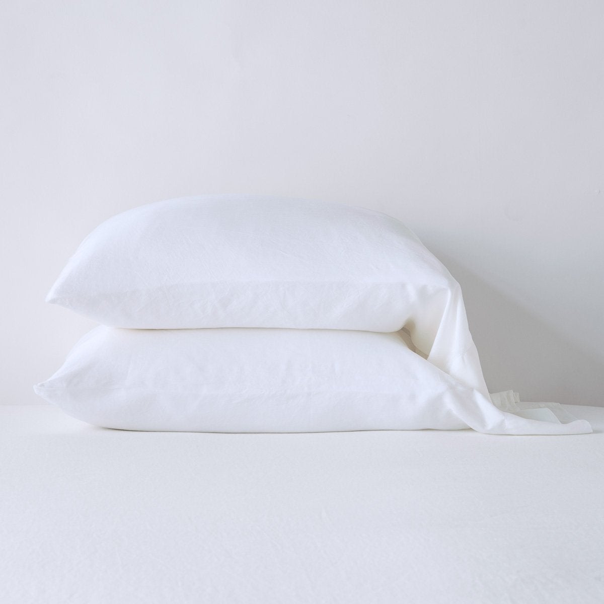White standard Madera Luxe pillowcase by Bella Notte, showcasing soft fabric and elegant design.