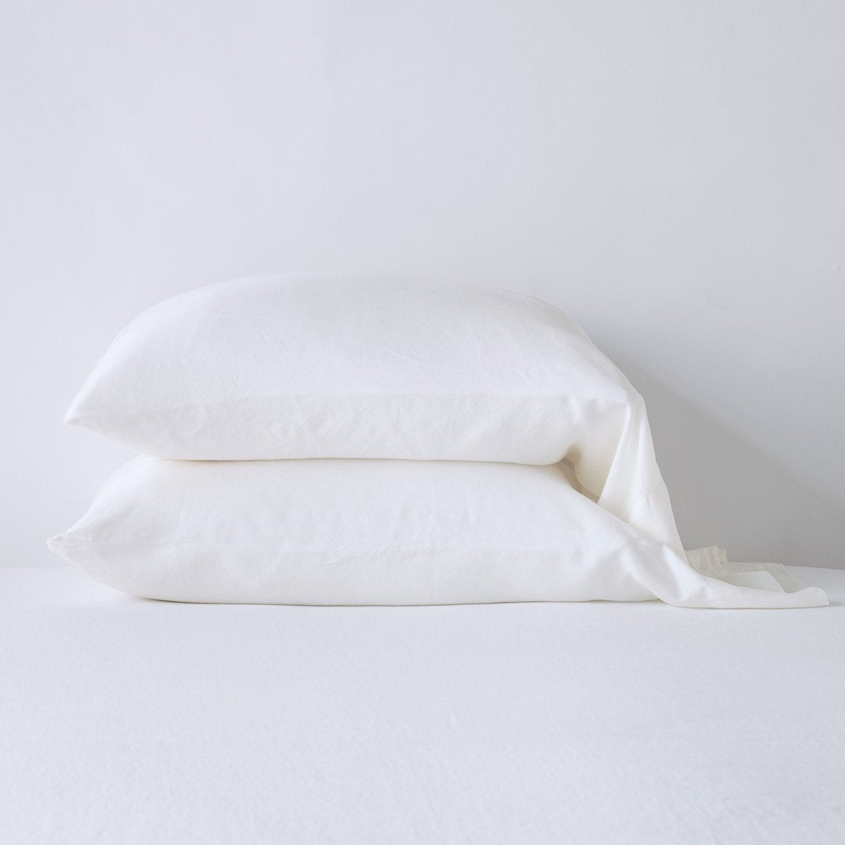 King-sized Bella Notte Madera Luxe Pillowcase in Winter White with soft, luxurious fabric and elegant design.