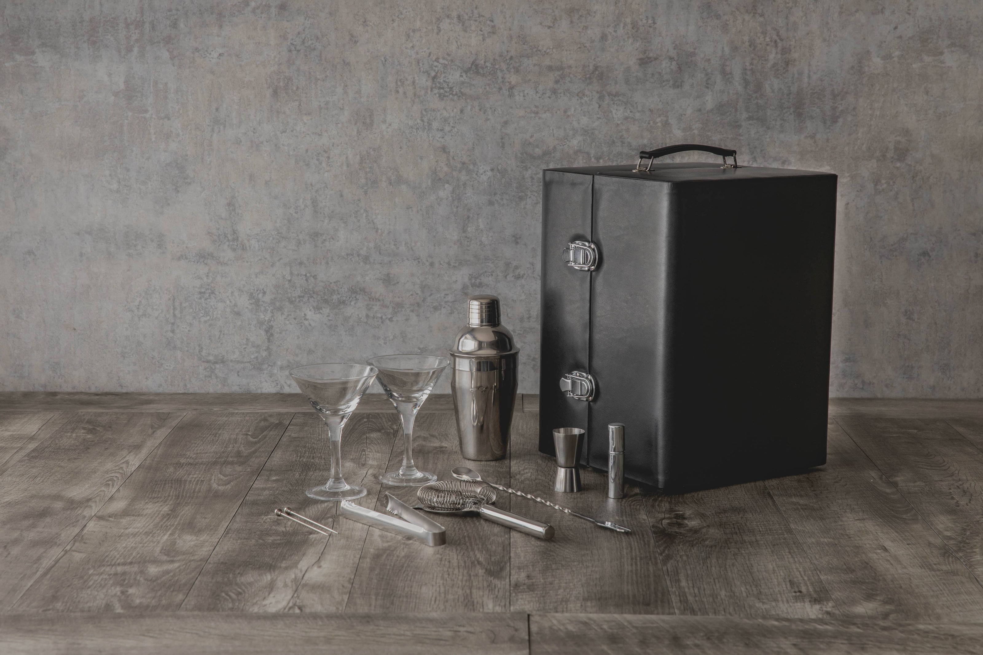 Manhattan Cocktail Case by Picnic Time Family of Brands, stylish bar accessories for storing and carrying cocktails.