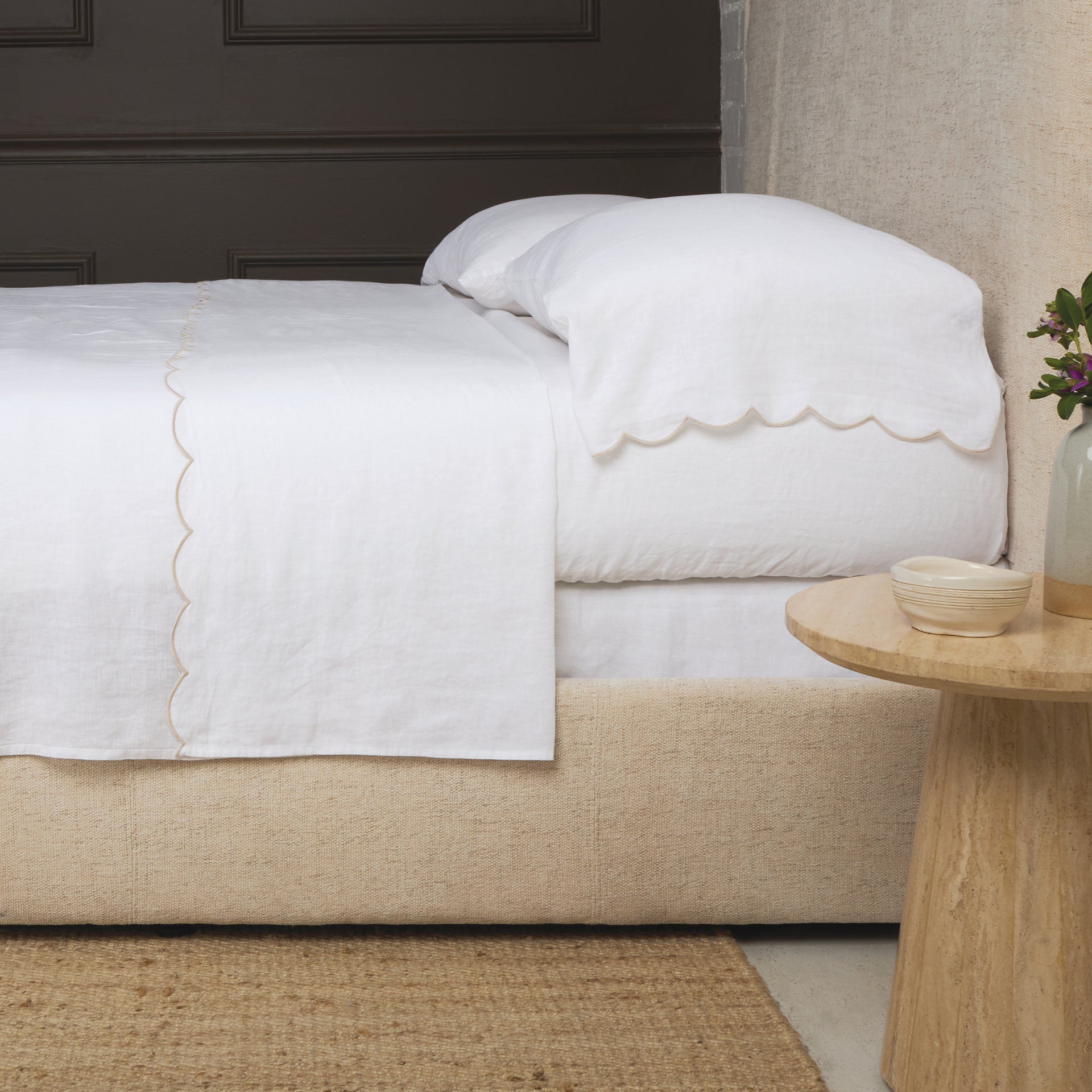 White linen sheet set by Pom Pom at Home, Kelly style, with a soft, natural texture and clean, crisp appearance.