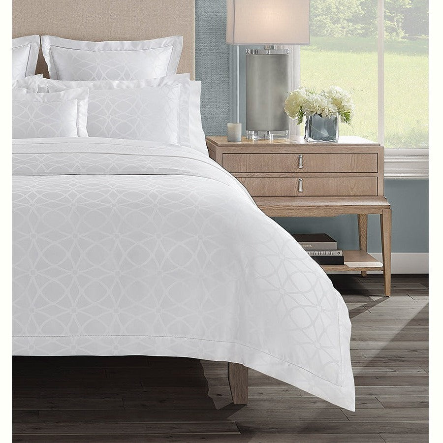 White Sferra Giza 45 Porta duvet cover for king size bed, luxurious cotton bedding with elegant design and high-quality craftsmanship.