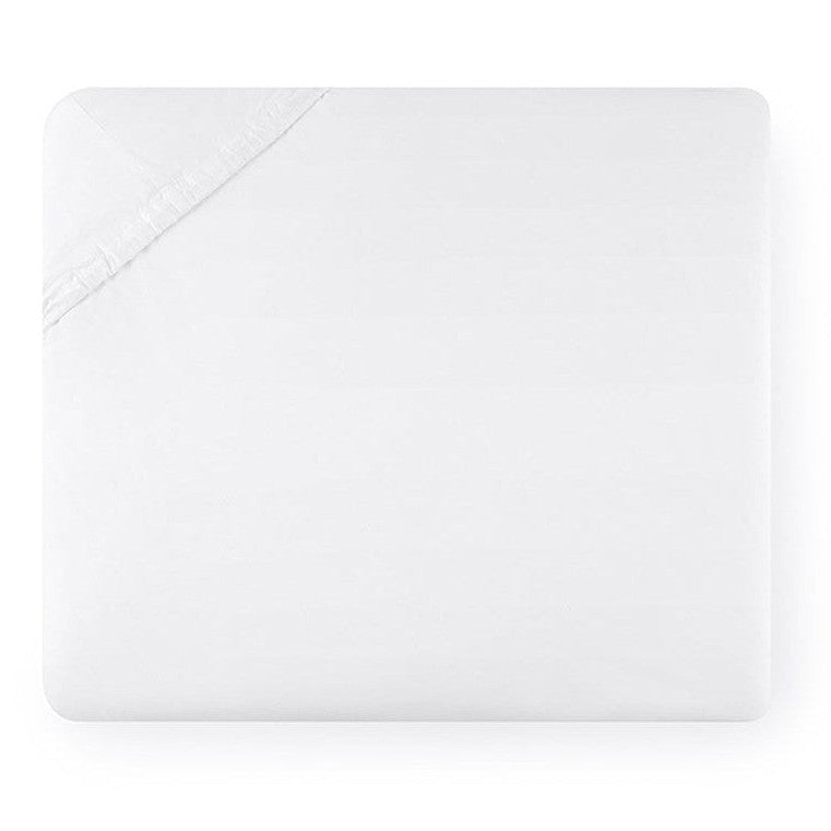 White Sferra Celeste fitted sheet for queen-sized bed, made of soft, high-quality fabric with a smooth, tailored fit.