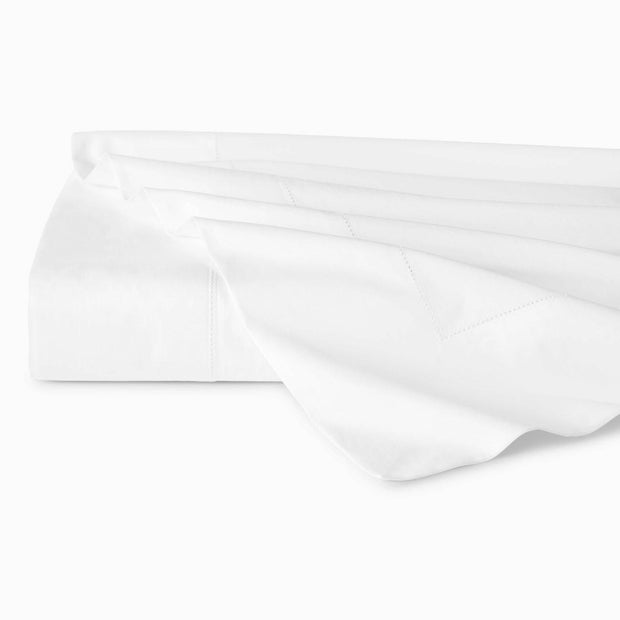 White Sferra Giza 45 Percale flat sheet for queen size bed, made of soft, breathable percale cotton fabric.