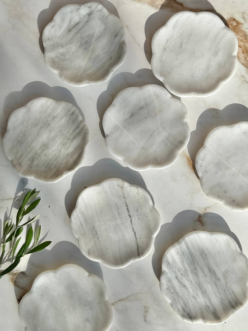 White Belle marble tray by Villa Lua Home, featuring a smooth polished surface and elegant rectangular design.